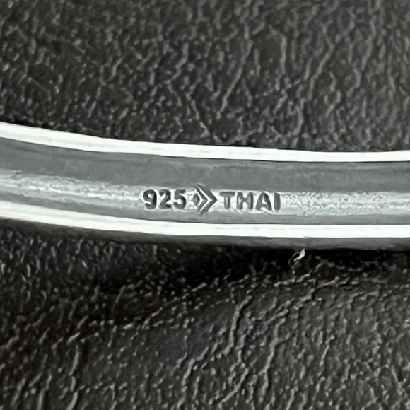 Silpada etched sterling silver retired Willow bangle bracelet B2428